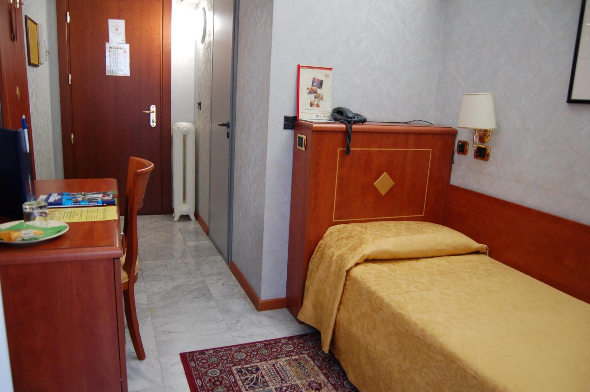 טורינו Hotel Chelsea מראה חיצוני תמונה