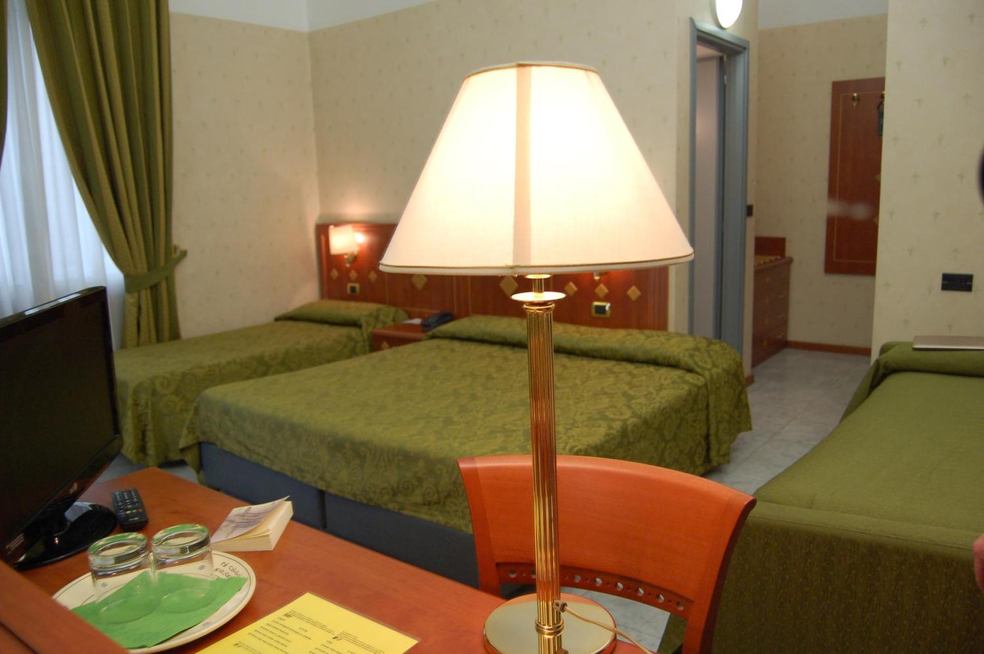 טורינו Hotel Chelsea מראה חיצוני תמונה